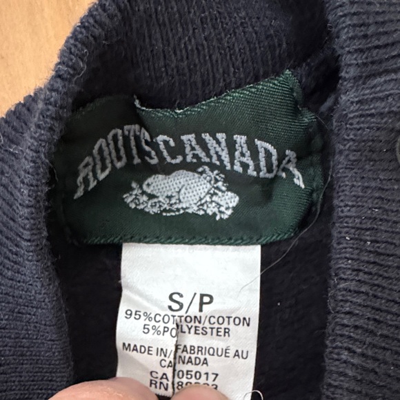 Roots Canada Black Sweatshirt - Picture 2 of 2
